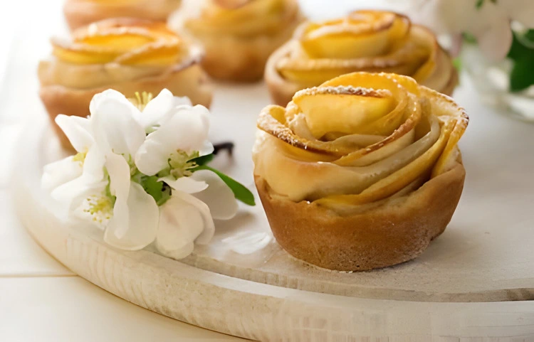 Apple Blossom Dessert: Your New Fall Favorite | Recipes & Tips 1 apple crumble blossoms
