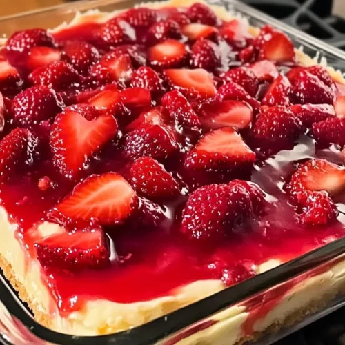 Strawberry Cheesecake Dump Cake Recipe: So Easy 5 Strawberry Cheesecake Dump Cake Recipe